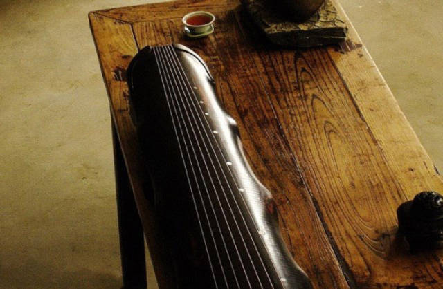 德宏傣族景颇族自治州古琴蕴含的传统文化，一把古琴制备出来要两年的时间